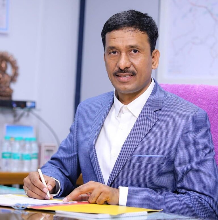 Balram Nayak, CMD, SCCL welcomes Revanth Reddy.